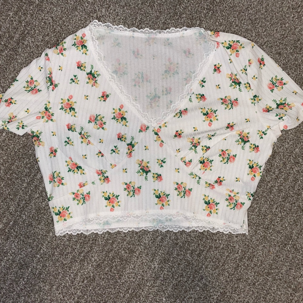 Adorable floral crop top - LARGE